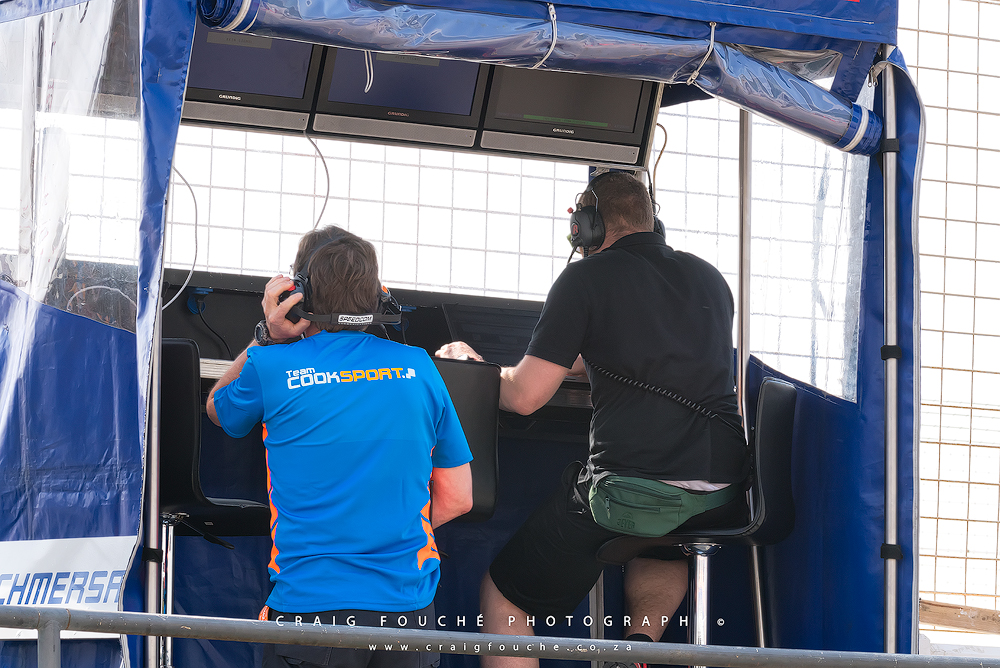 2017 Dubai 24H - Time Keepers on the Pit Wall
