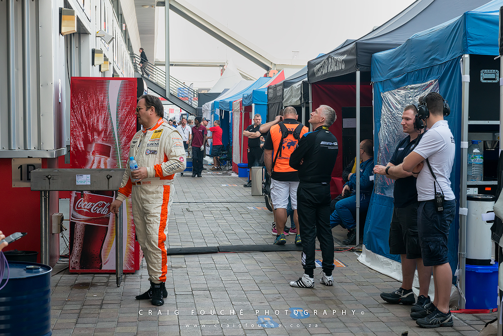 2017 Dubai 24H - Team Stalls Behind Garages